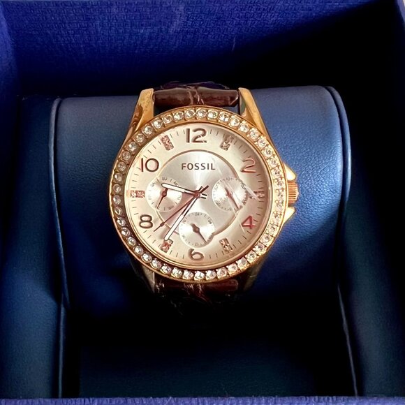 Fossil Women's Riley Quartz Stainless Steel and Leather Multifunction Watch - Picture 5 of 11